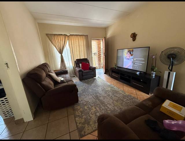2 BEDROOM APARTMENT FOR SALE IN RUSTENBURG CENTRAL